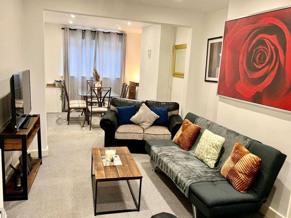 4 Bedroom Terrace House 威灵堡 外观 照片