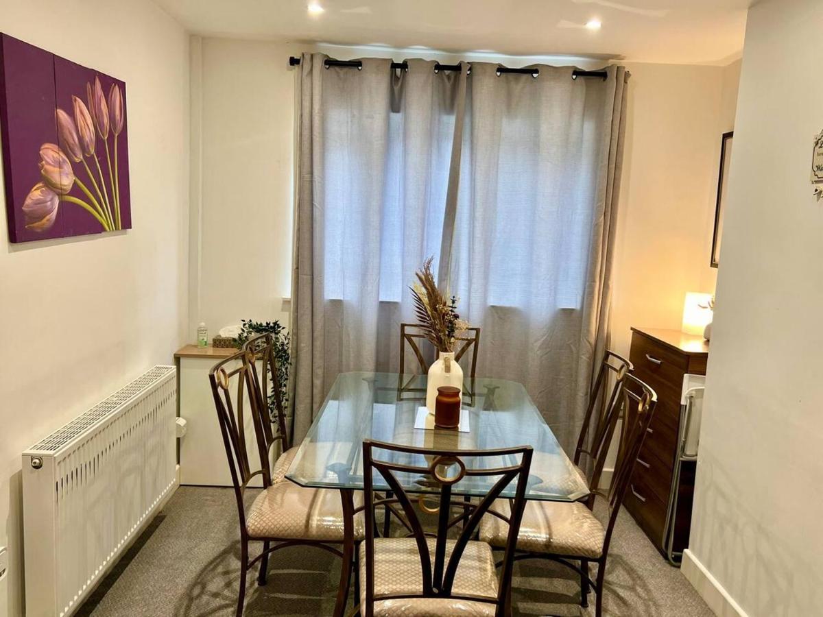 4 Bedroom Terrace House 威灵堡 外观 照片