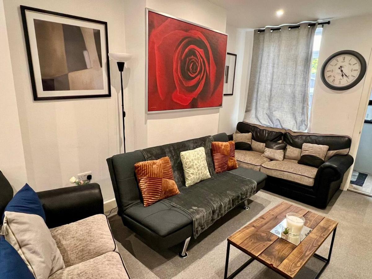 4 Bedroom Terrace House 威灵堡 外观 照片